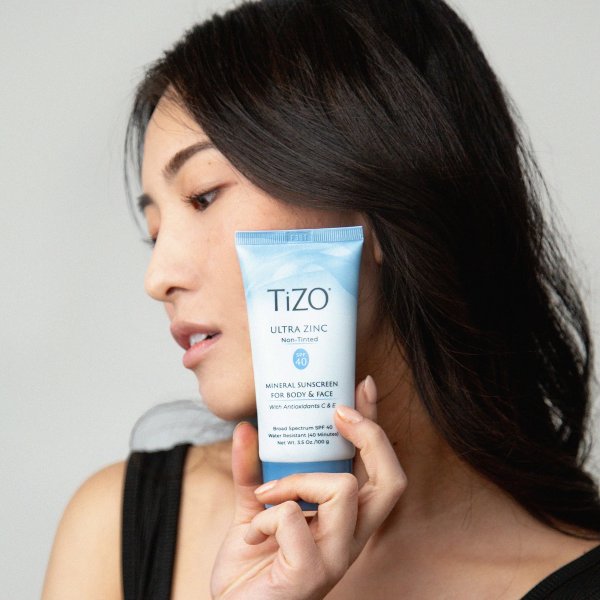 Kem chống nắng Tizo Zinc Body & Face non-Tinted SPF40