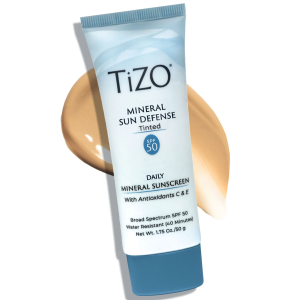 Kem chống nắng TiZO Mineral Sun Defense Tinted SPF 50 là một sản phẩm kem chống nắng khoáng chất, nhẹ nhàng và dễ thấm vào da. Sản phẩm này không gây bết dính, rất thích hợp cho mùa hè nắng nóng.